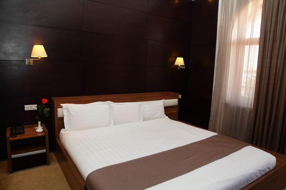 Bass Boutique 4*