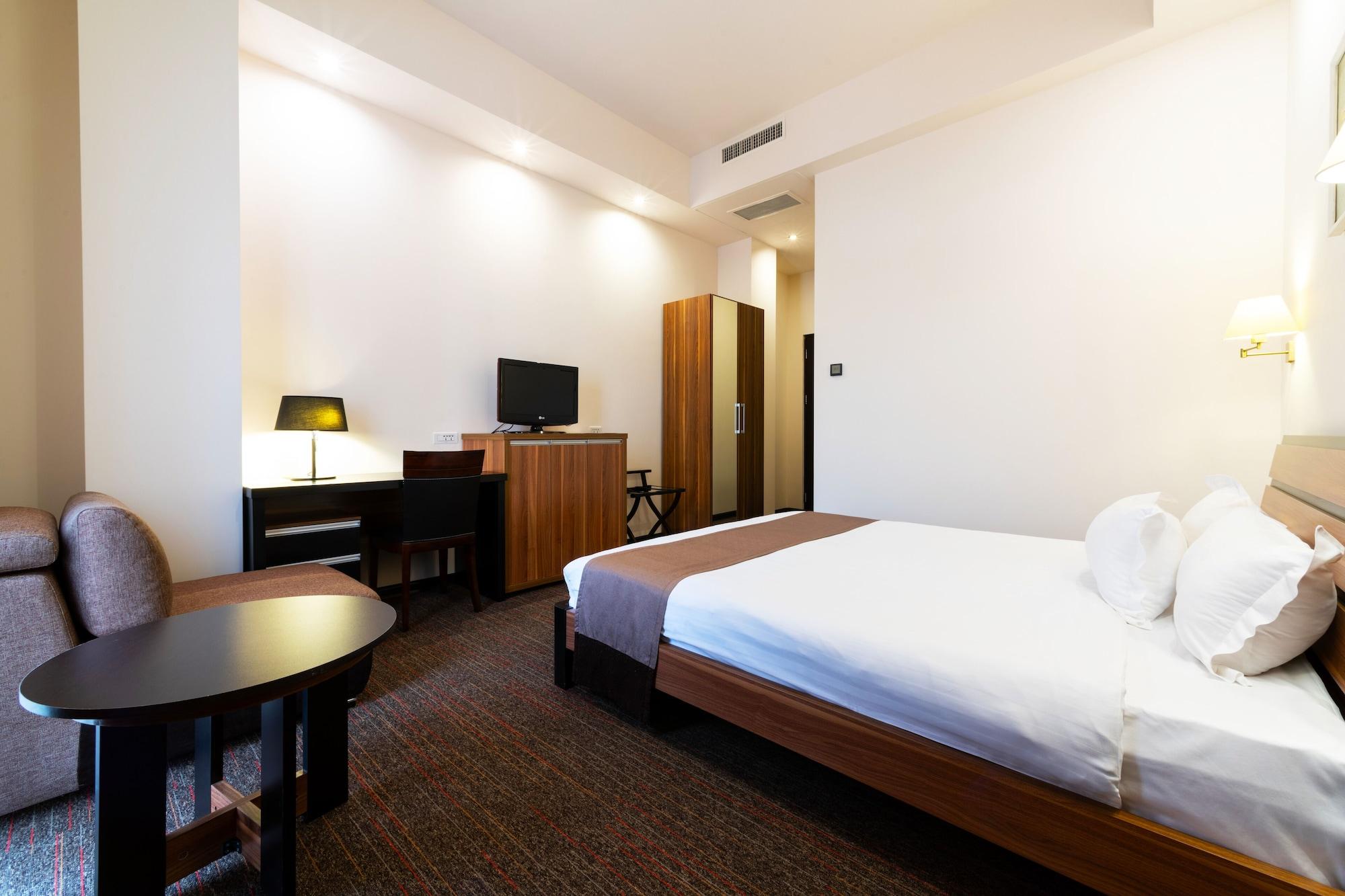 Bass Boutique Hotel 4*