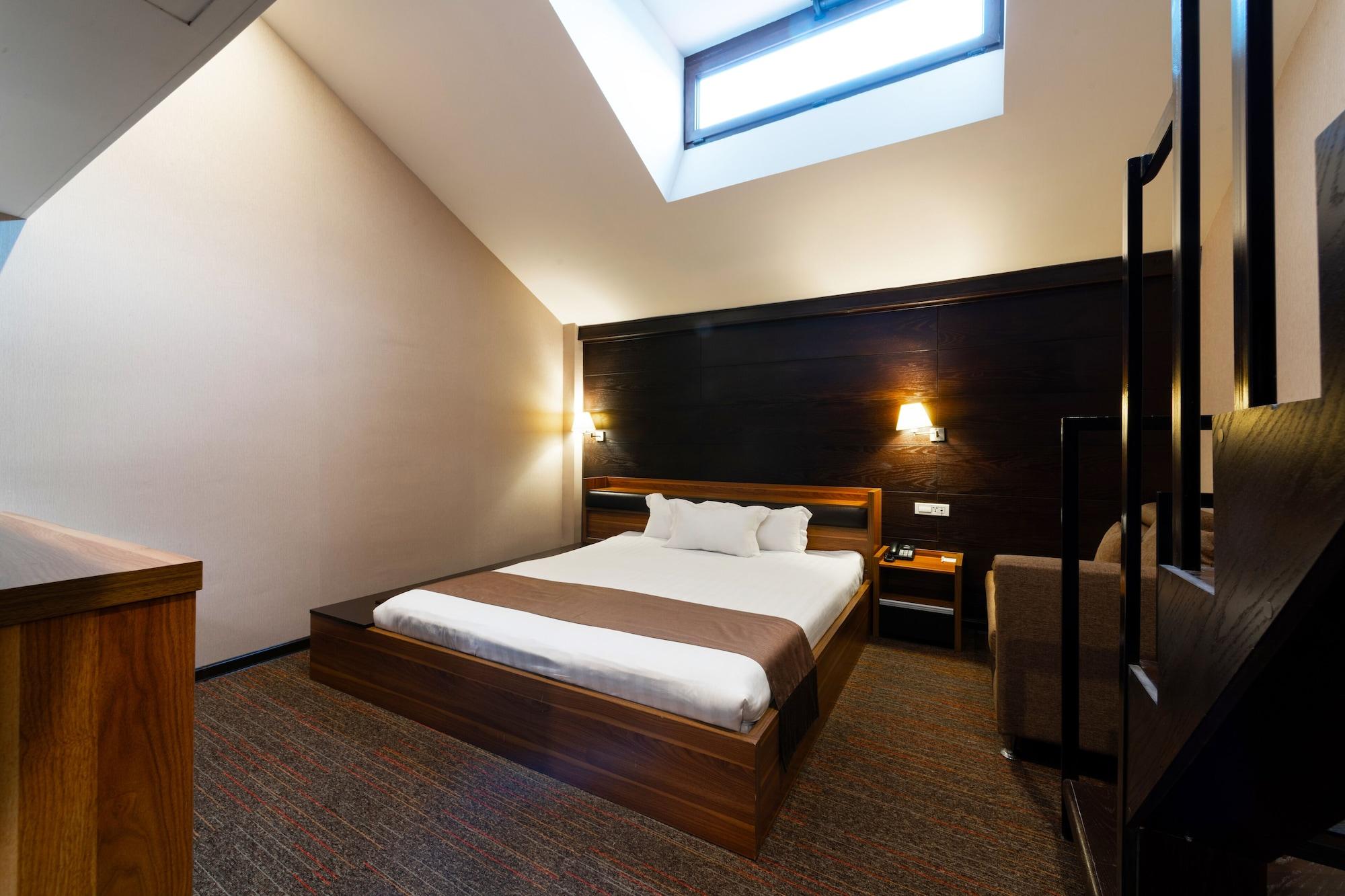 Bass Boutique Hotel 4*